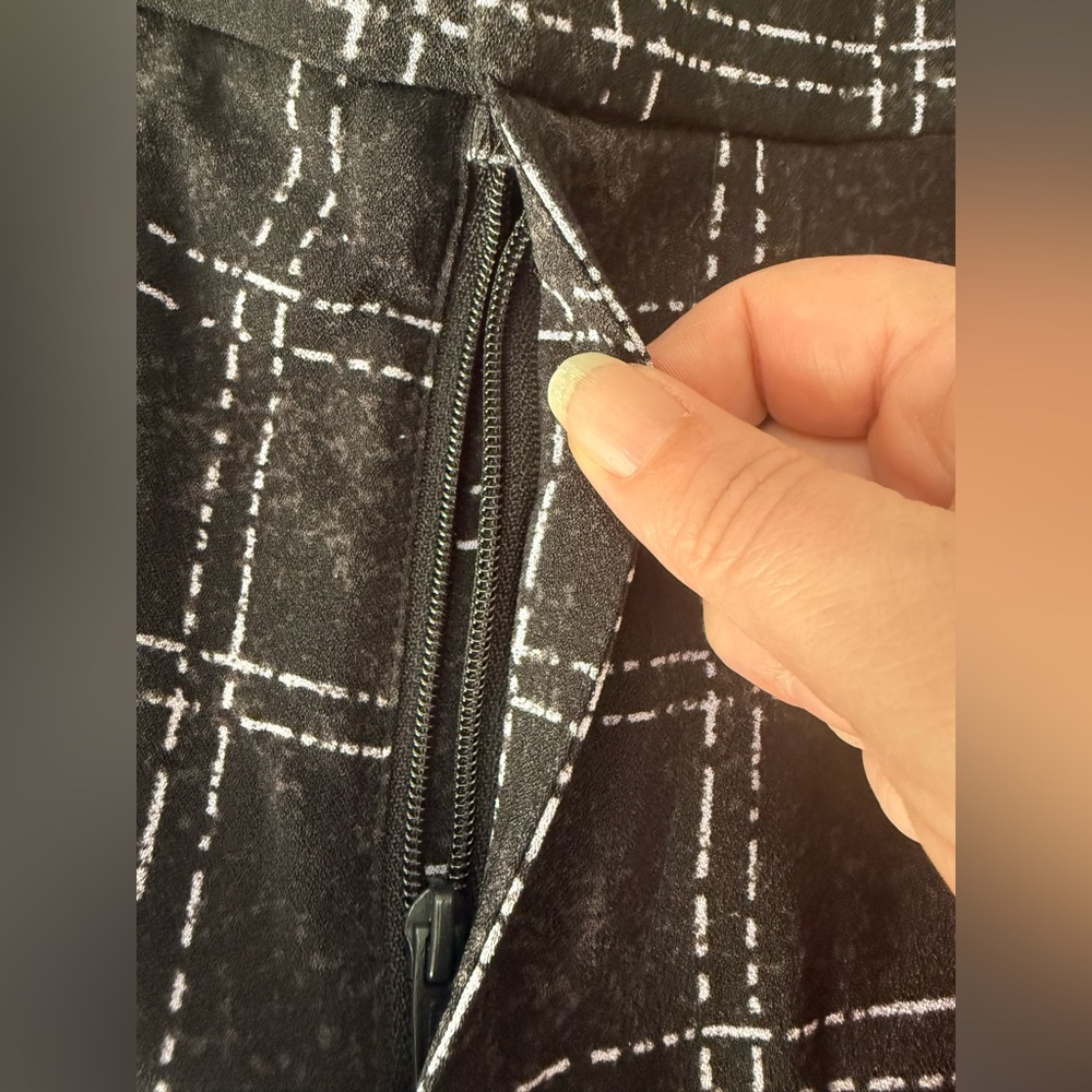Torrid Size 18 Flat Bermuda Shorts - Crepe Ink Dot Plaid Black W/ Purple new nwt - Picture 8 of 13